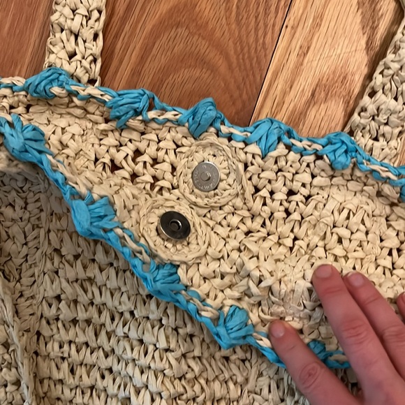 btb Los Angeles Lisbeth Pompom Straw Tote Beach Bag with contrast trim in aqua - Picture 6 of 7